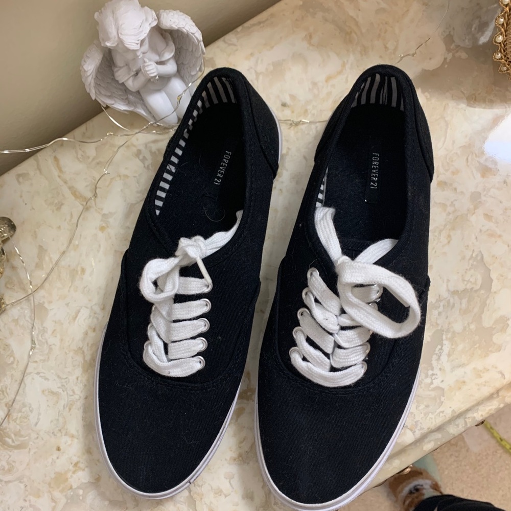 Converse/Van style shoes - Picture 3 of 4